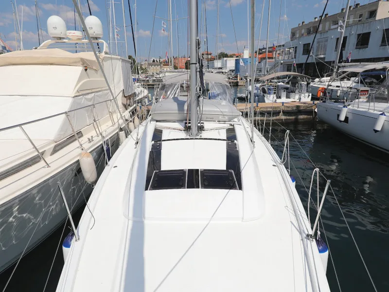 Oceanis 46.1 MR. WHITE — фотография яхты 21