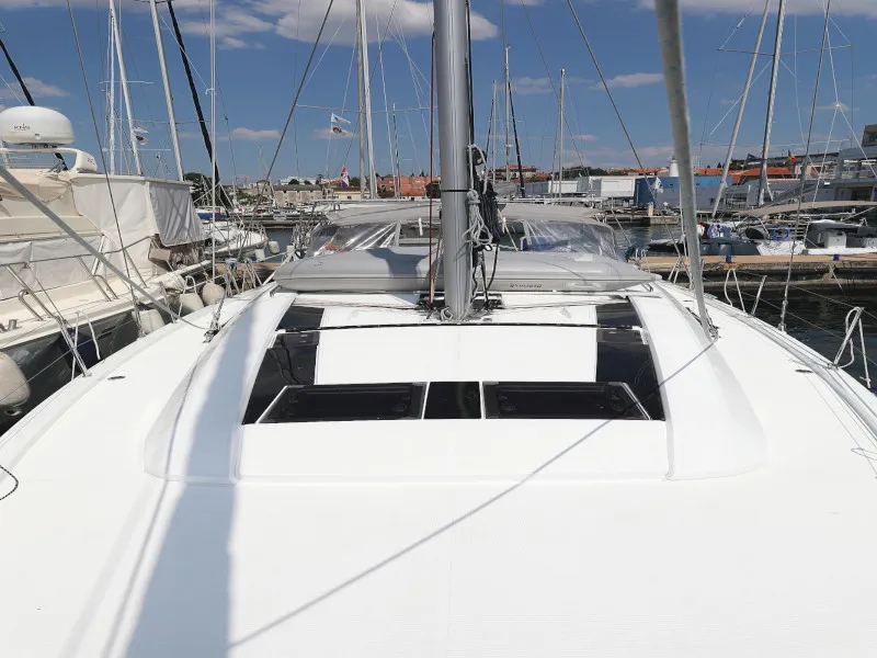Oceanis 46.1 MR. WHITE — фотография яхты 17