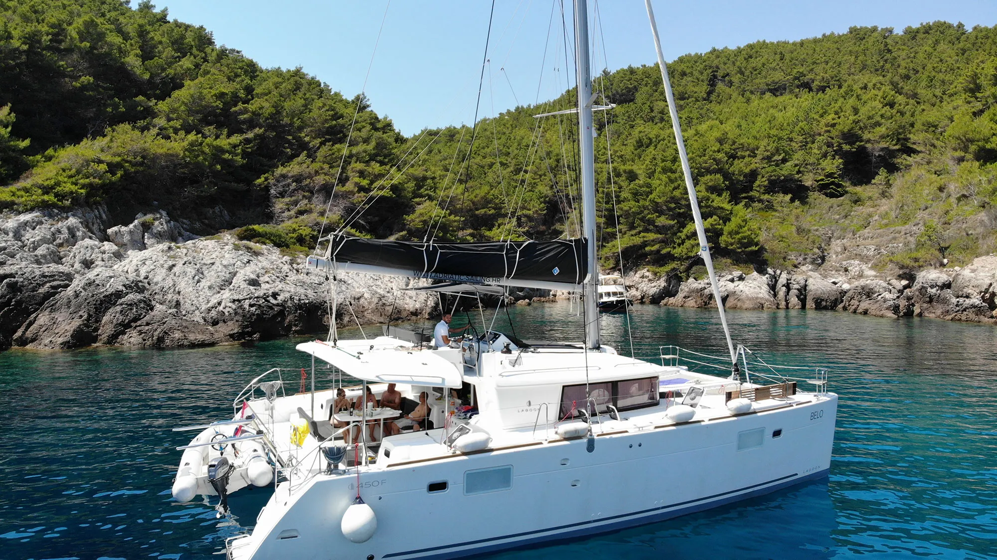 Lagoon 450 Fly BELO — yacht photo 2
