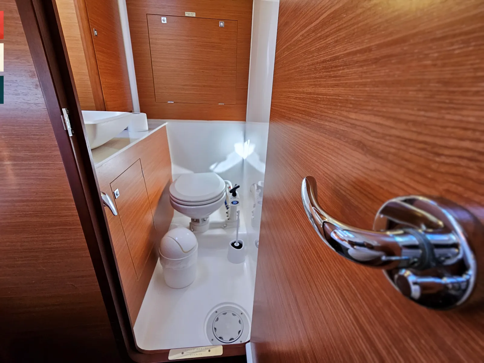 Dufour 390 Grand Large Sara — фотография яхты 11
