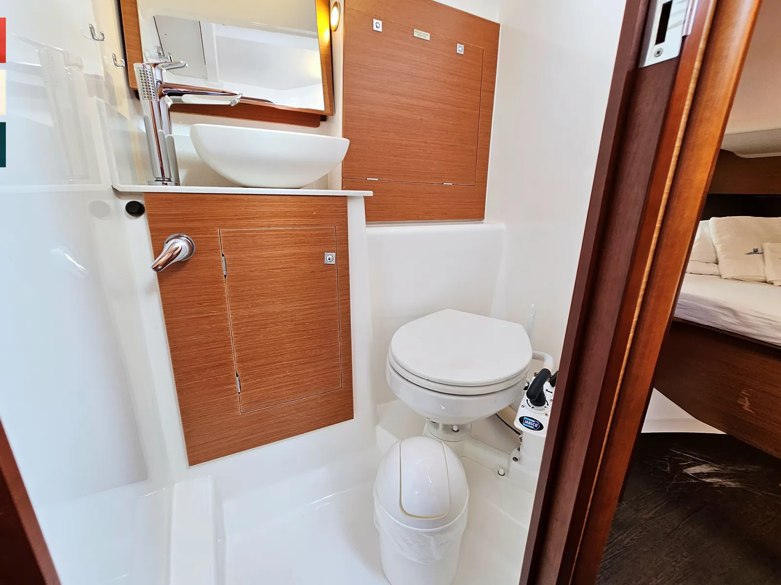 Dufour 390 Grand Large Nika — фотография яхты 22