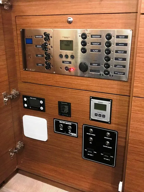 Lagoon 450 Fly Golden Dream — фотография яхты 13