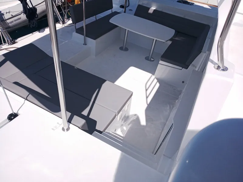 Lagoon 450 Fly Golden Dream — фотография яхты 4