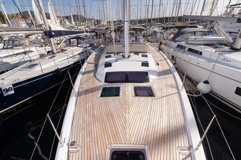 Dufour 530 Vita — yacht photo 11