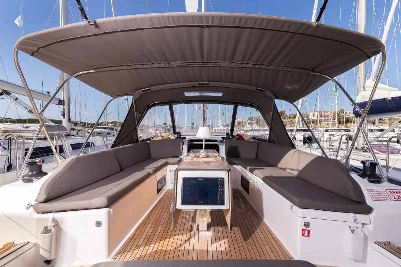 Dufour 530 Vita — yacht photo 22