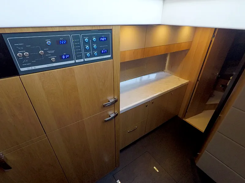 Fairline Squadron 50 Get Lucky — yacht photo 10