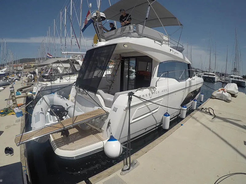 Prestige 420 Fly Brigadoon — fotografia jachty 2