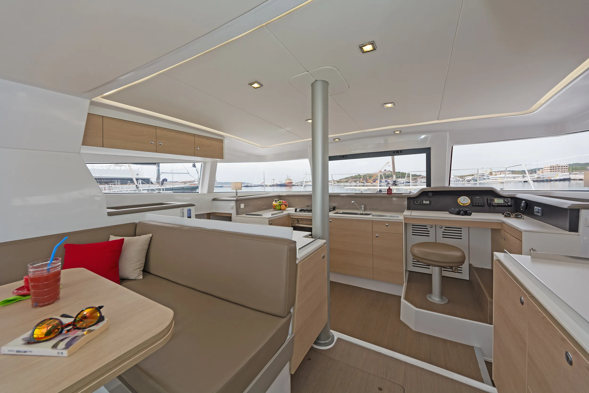 Bali 4.1 E.S. — yacht photo 2