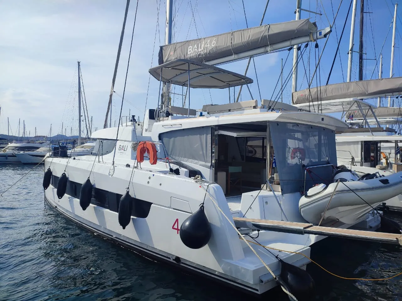 Bali 4.6 Noni — фотография яхты 38