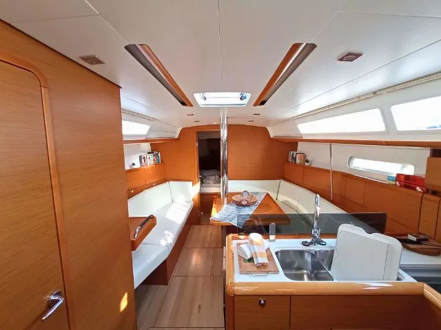Sun Odyssey 379 SO379-14L — foto dello yacht n. 2