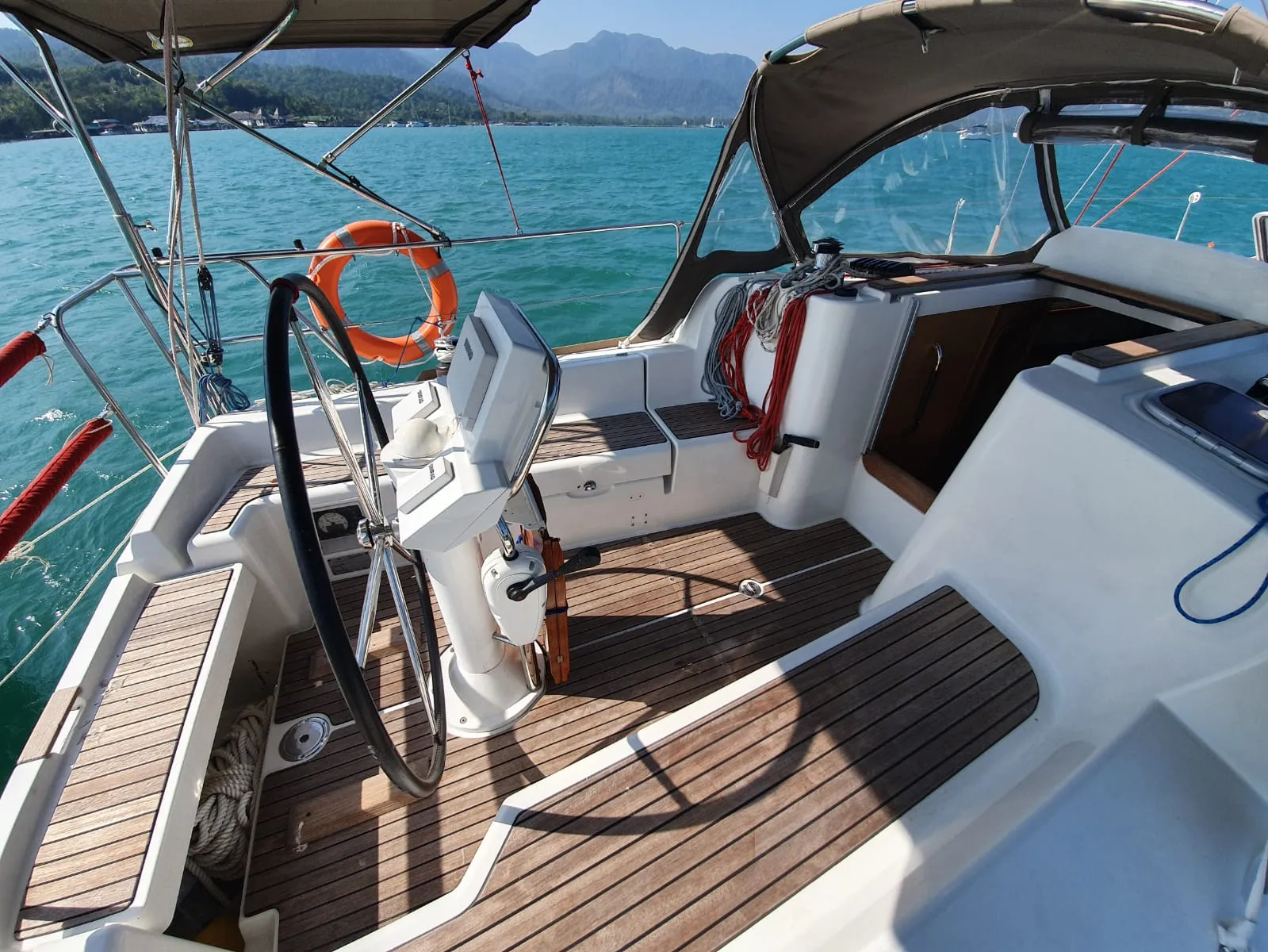 Sun Odyssey 33i Aqua — jahtikuva 2