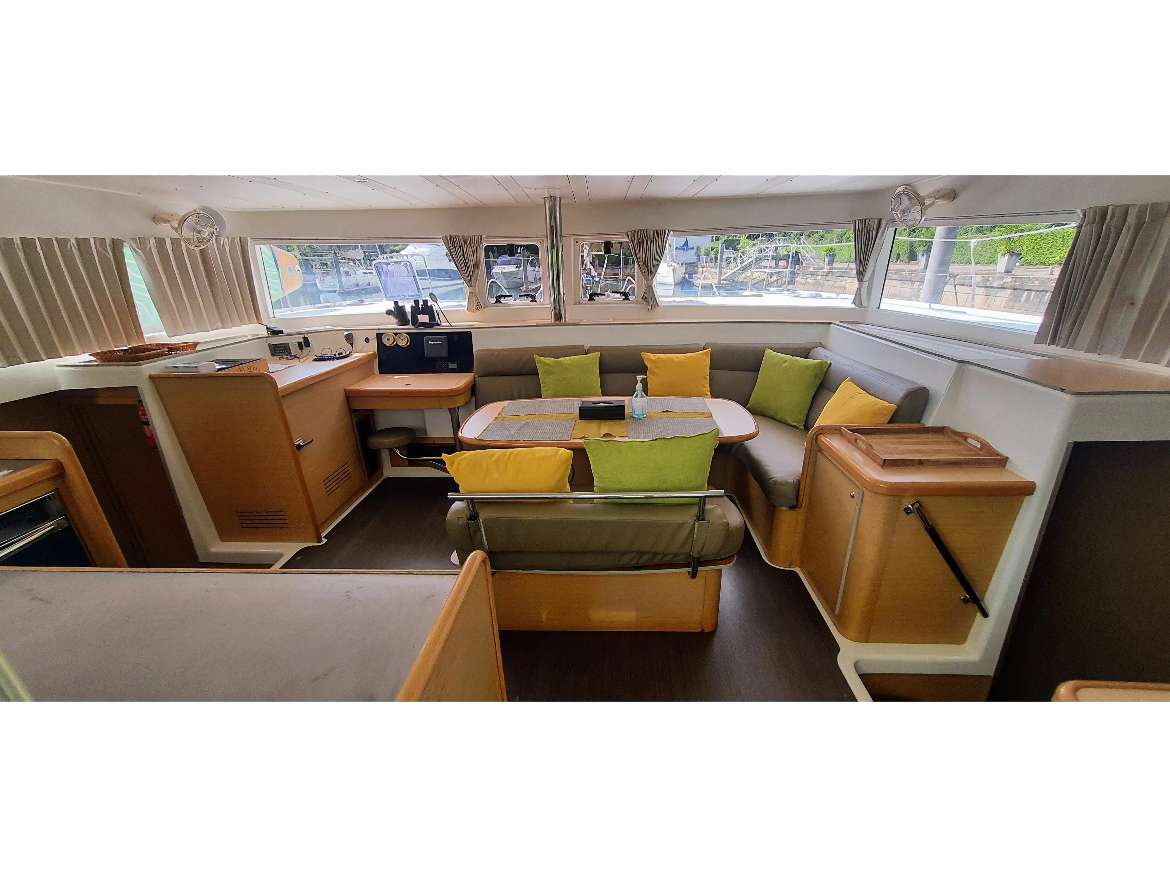 Lagoon 421 Chirouble — yacht photo 2