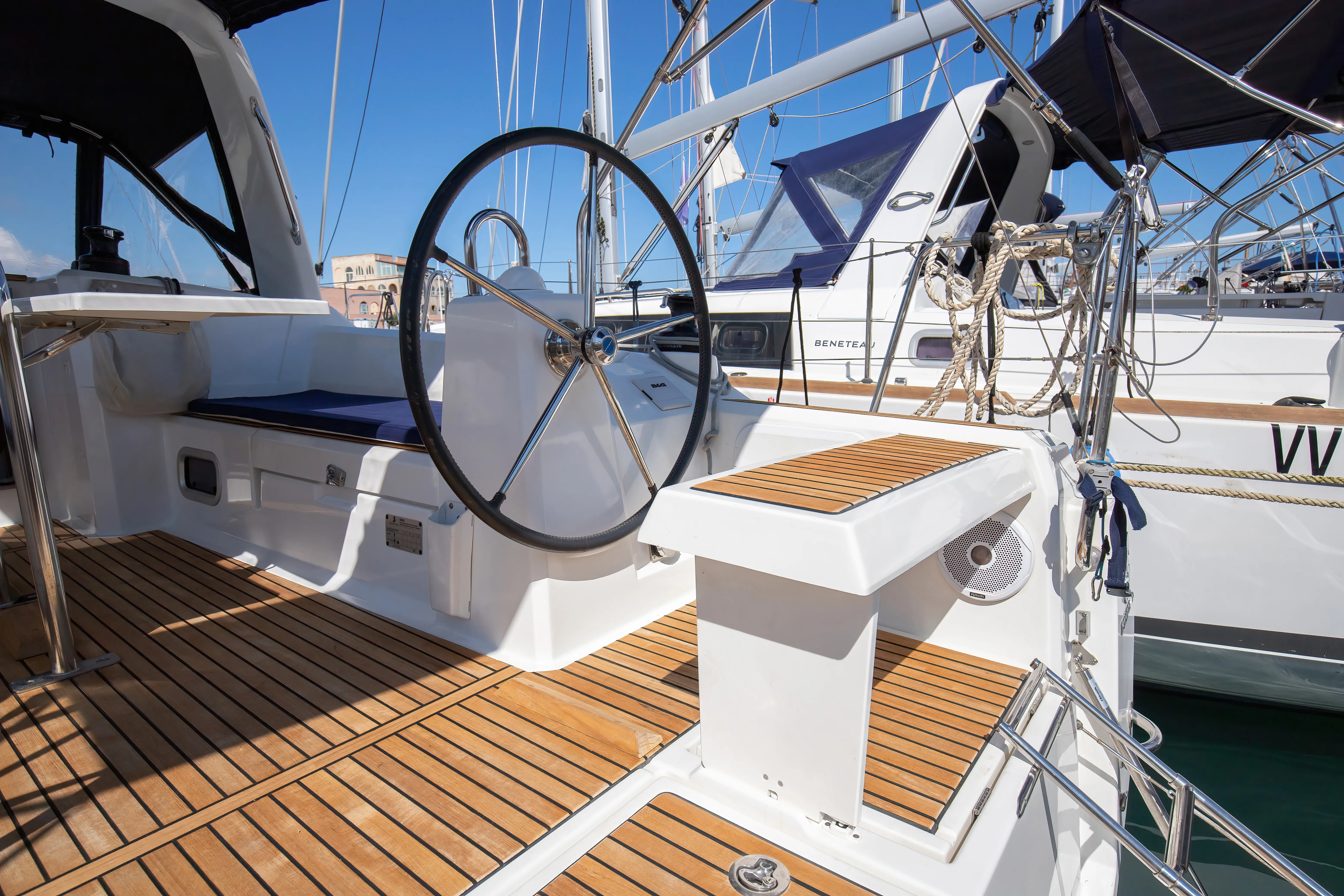 Oceanis 35.1 Levante - Standard line — фотография яхты 10