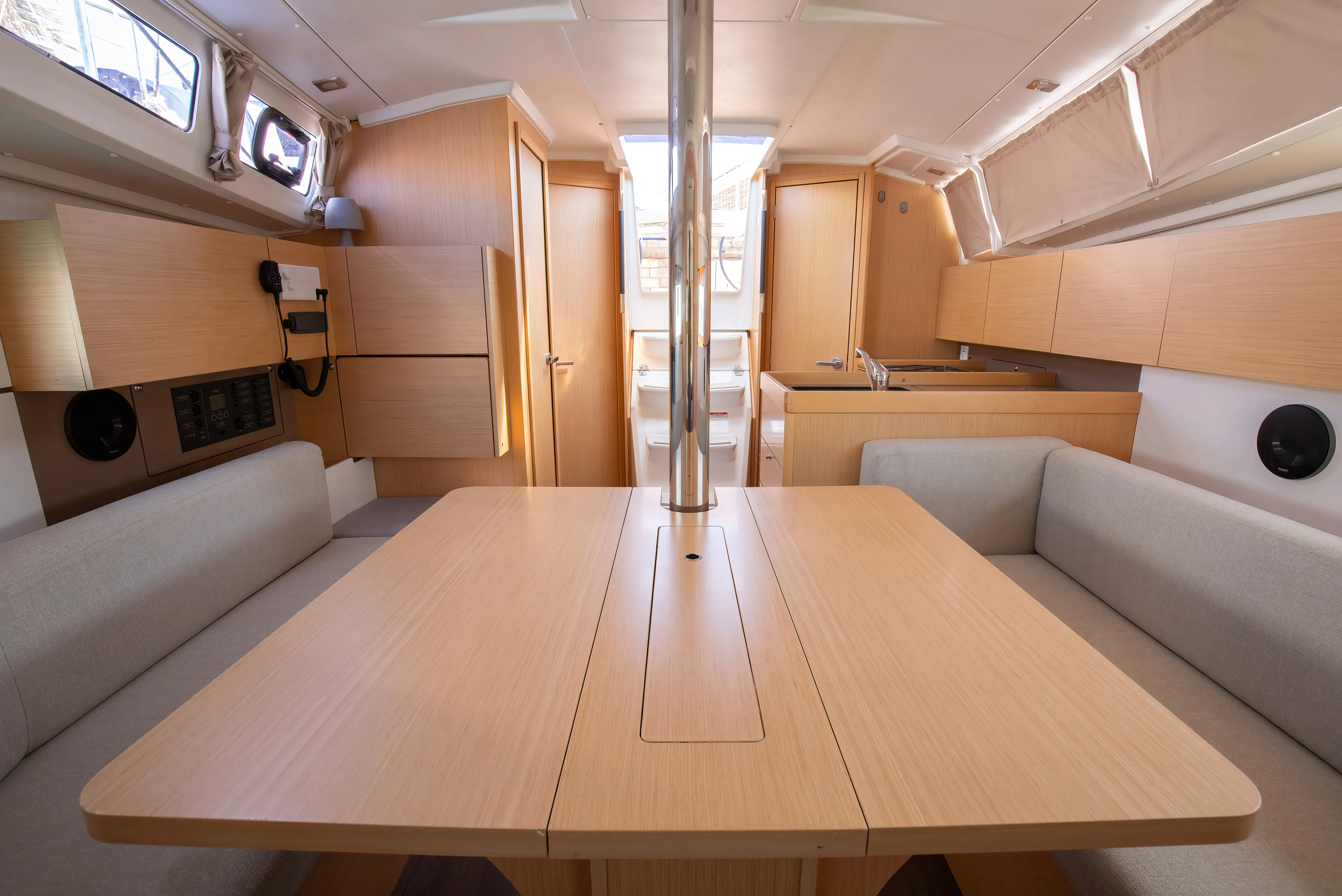 Oceanis 35.1 Levante - Standard line — фотография яхты 5