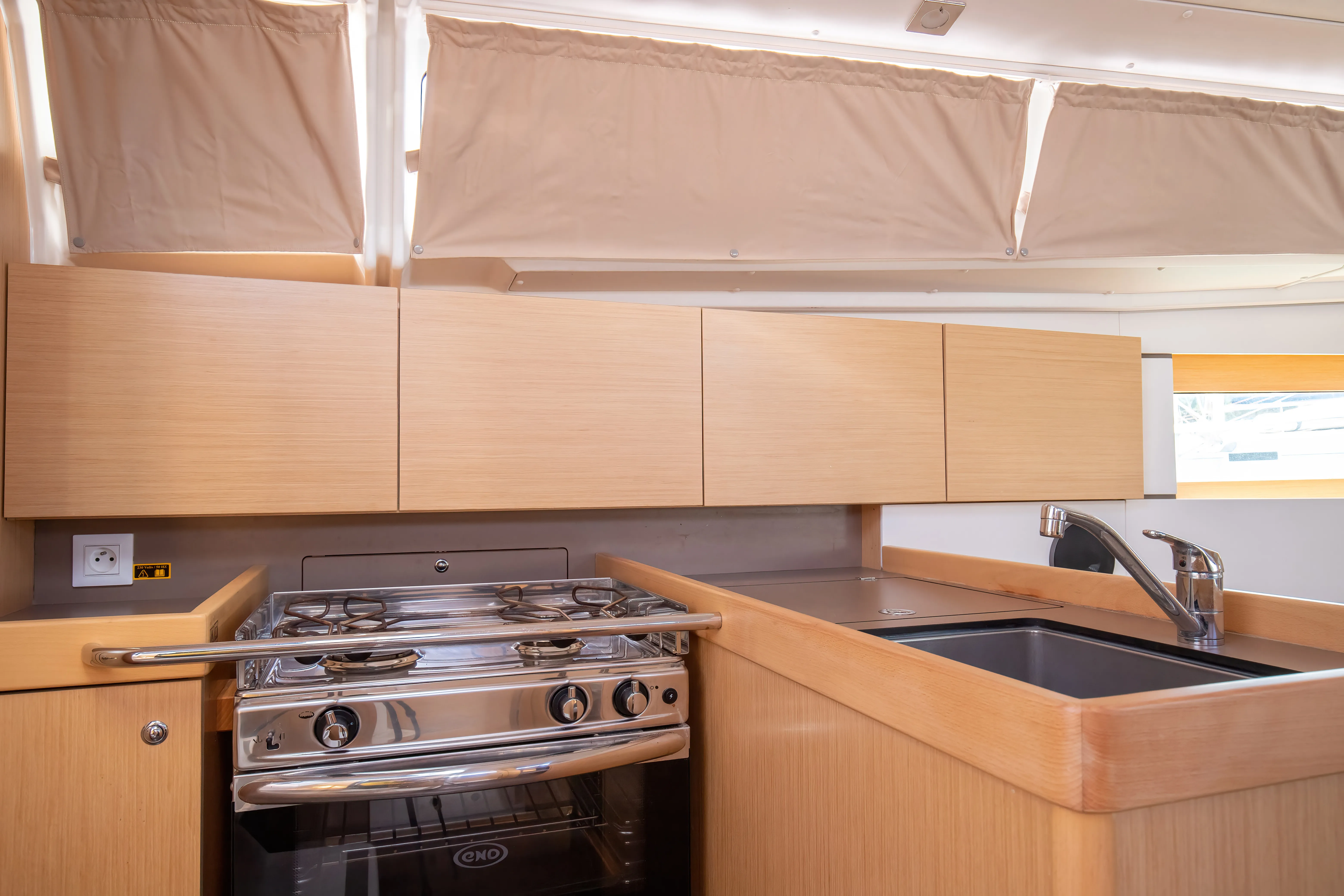 Oceanis 35.1 Levante - Standard line — фотография яхты 11