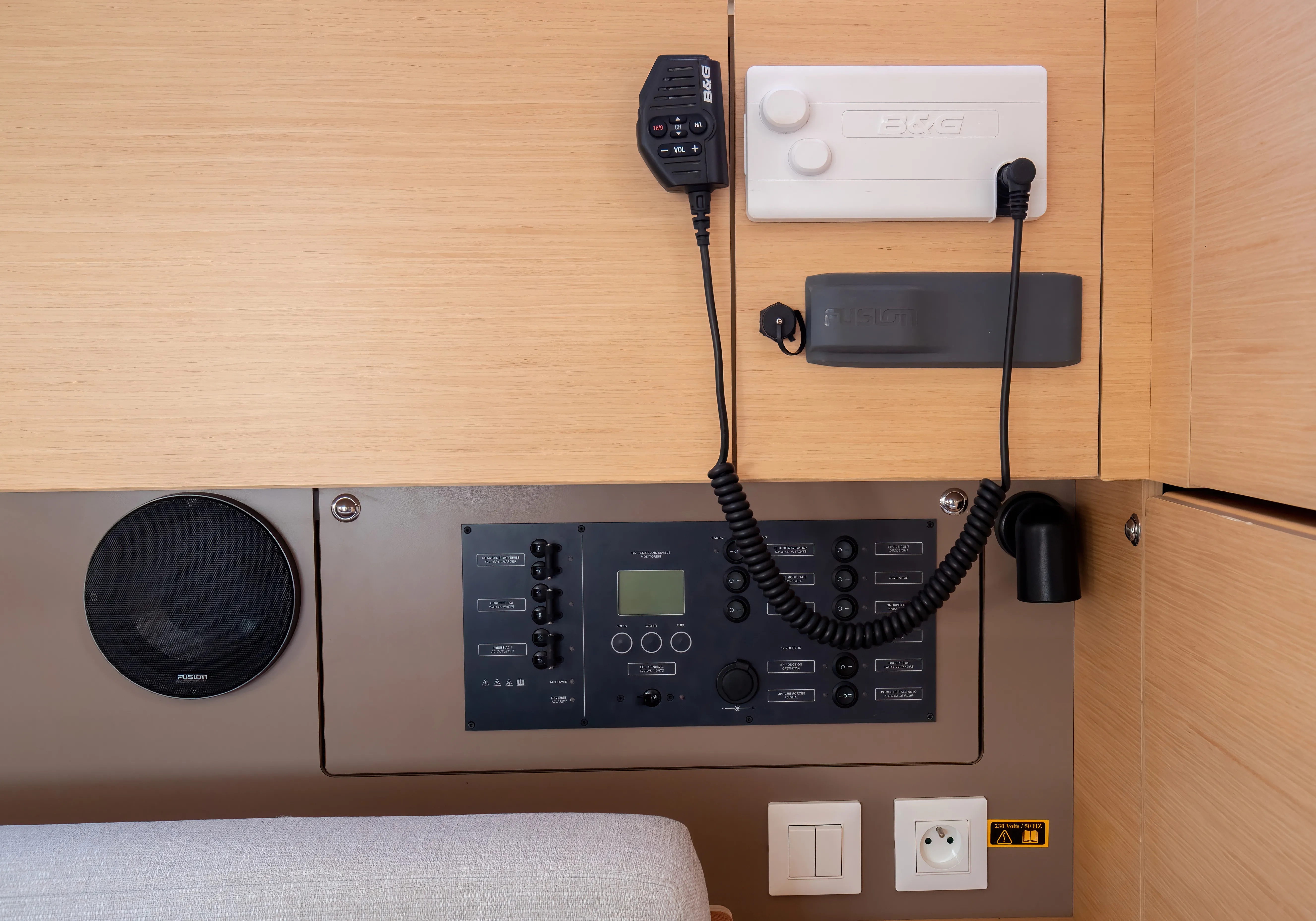 Oceanis 35.1 Levante - Standard line — фотография яхты 8