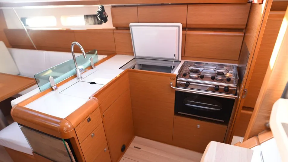 Sun Odyssey 419 Eulimene — фотография яхты 12