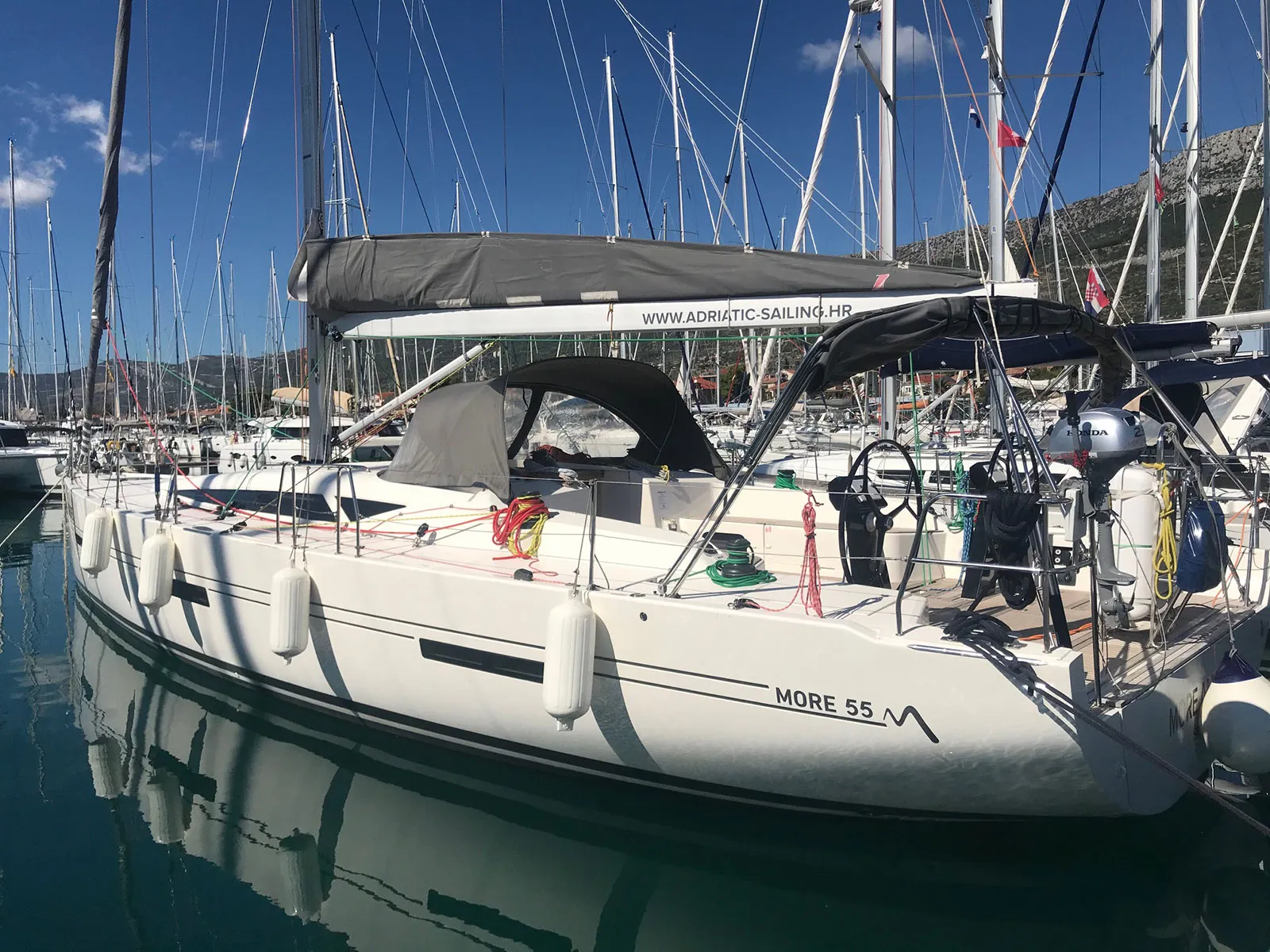 More 55 MORE AMORE — yacht photo 4