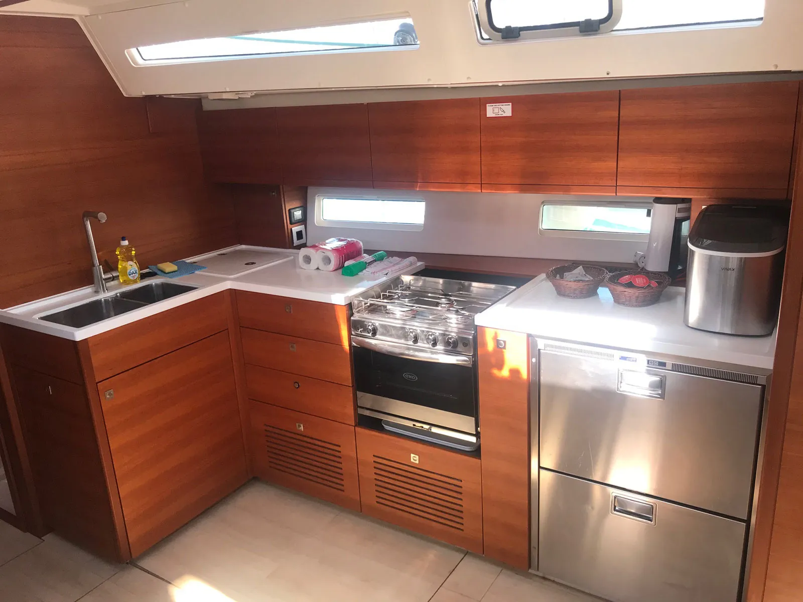 More 55 MORE AMORE — yacht photo 10
