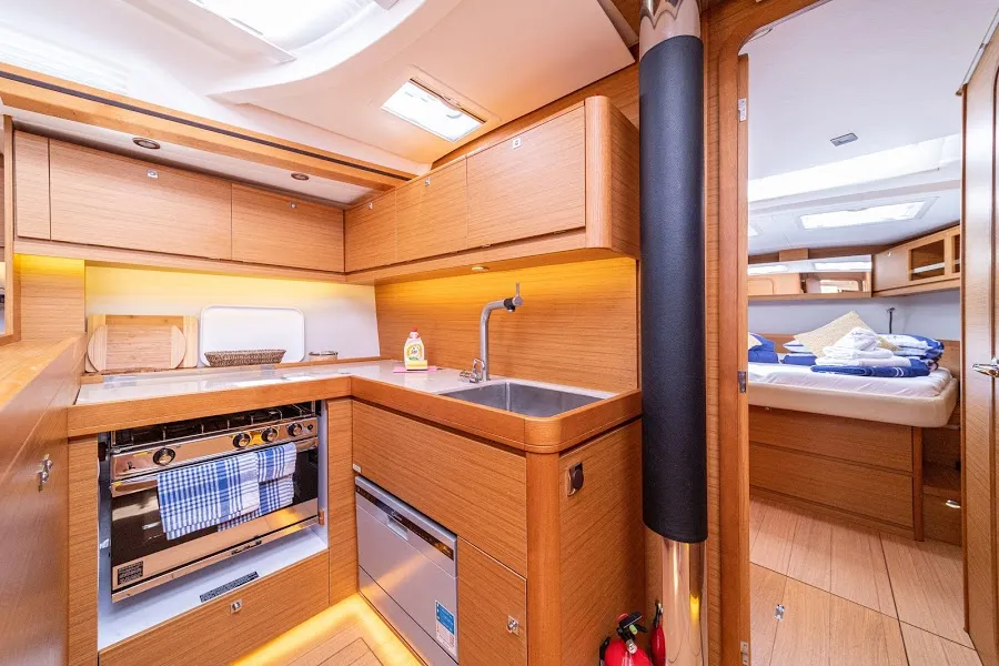 Dufour 520 Grand Large ZEPHYRUS — foto dello yacht n. 2