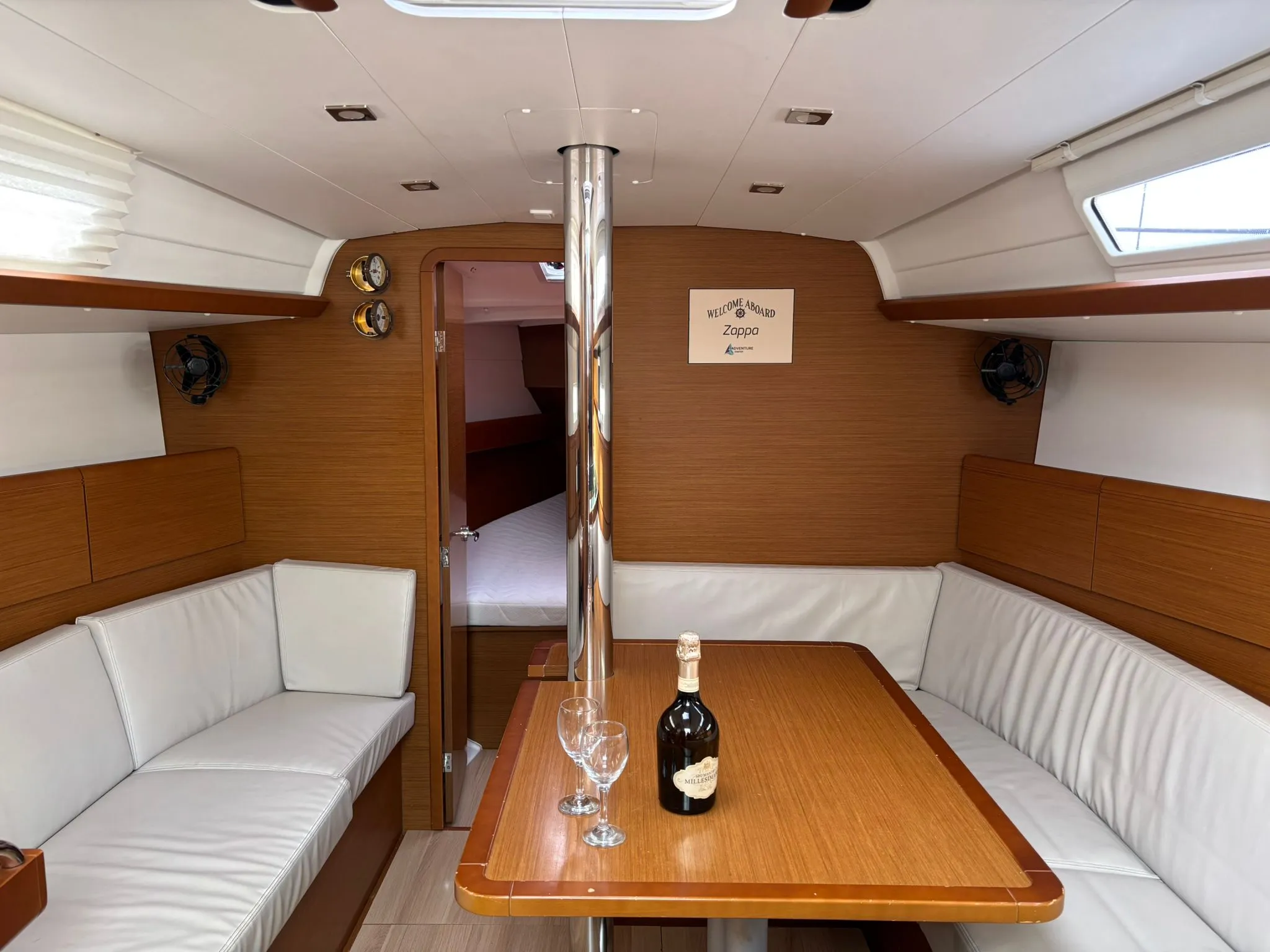Sun Odyssey 389 Zappa — снимка на яхтата 11