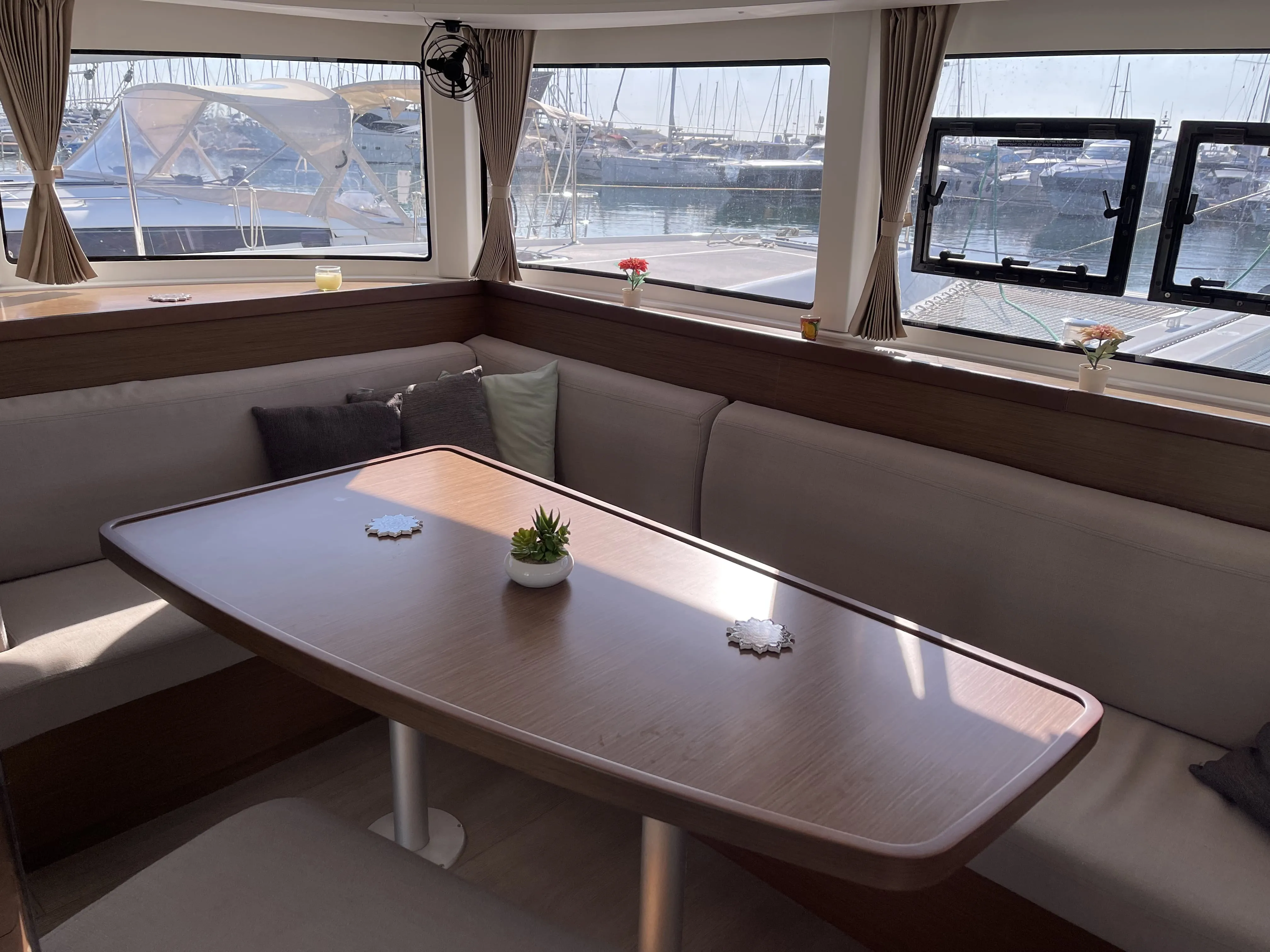 Lagoon 42 Leucotea — yacht photo 2