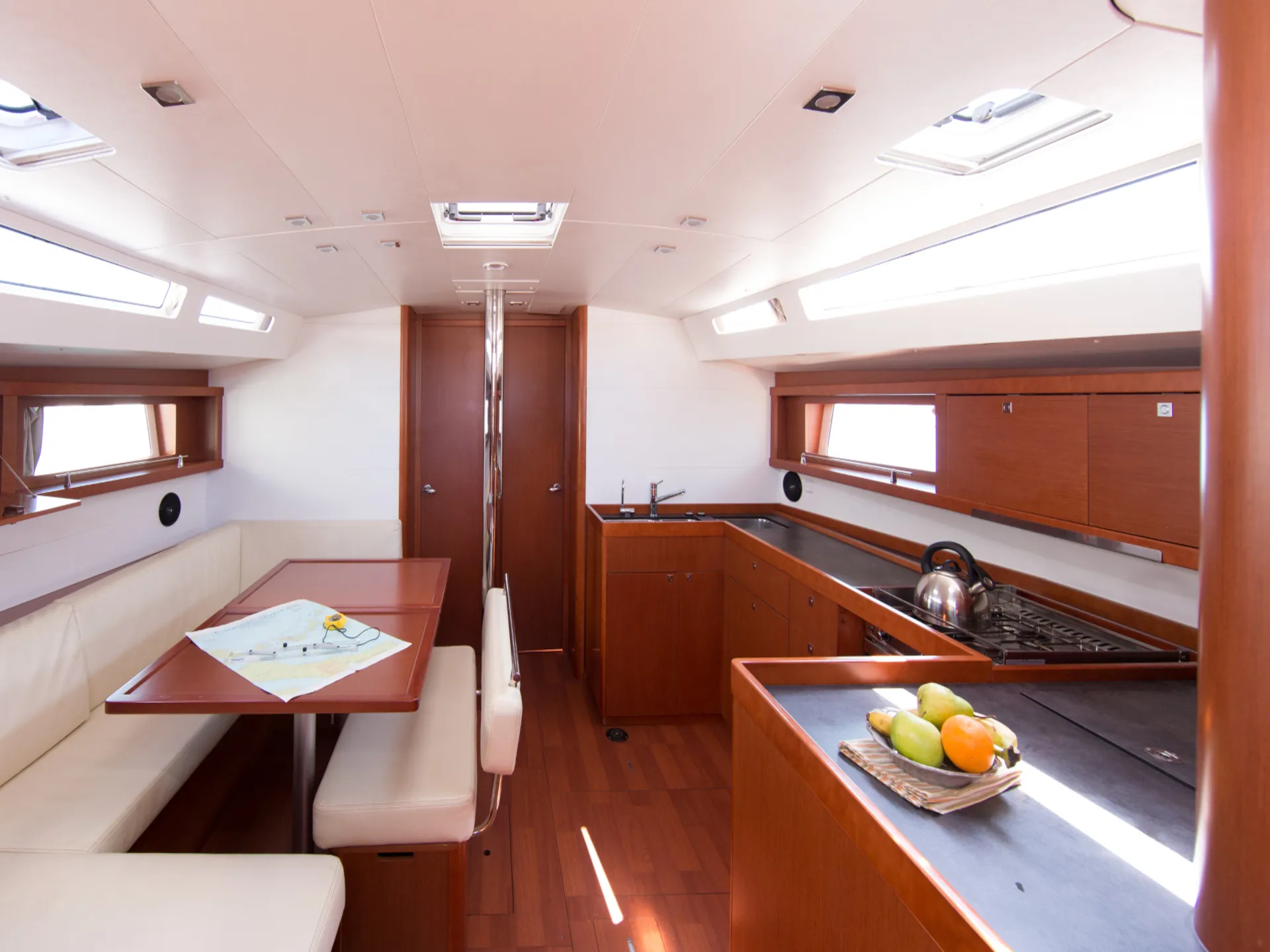 Oceanis 48 INVICTUS — foto dello yacht n. 2