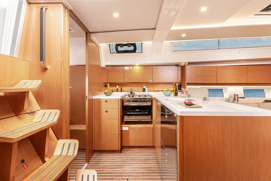 Bavaria C45 Style Libertas — фотография яхты 4