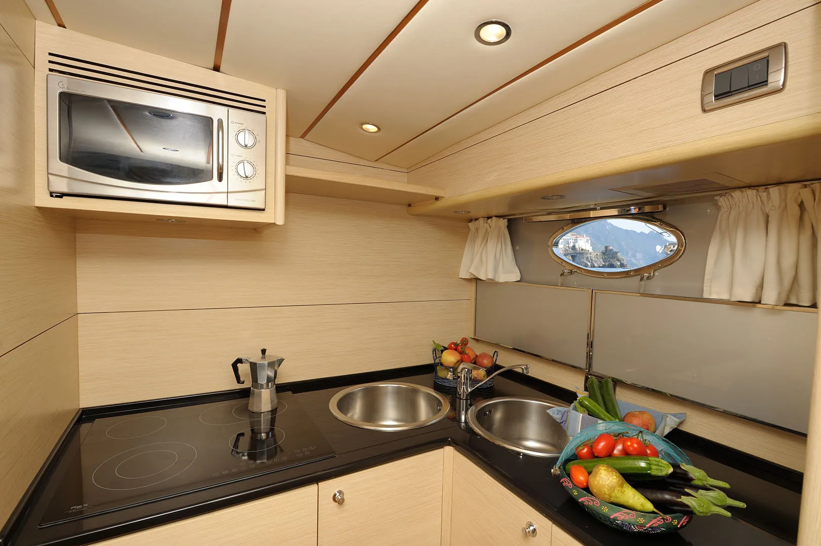Conam 58S Terry Blue — yacht photo 7