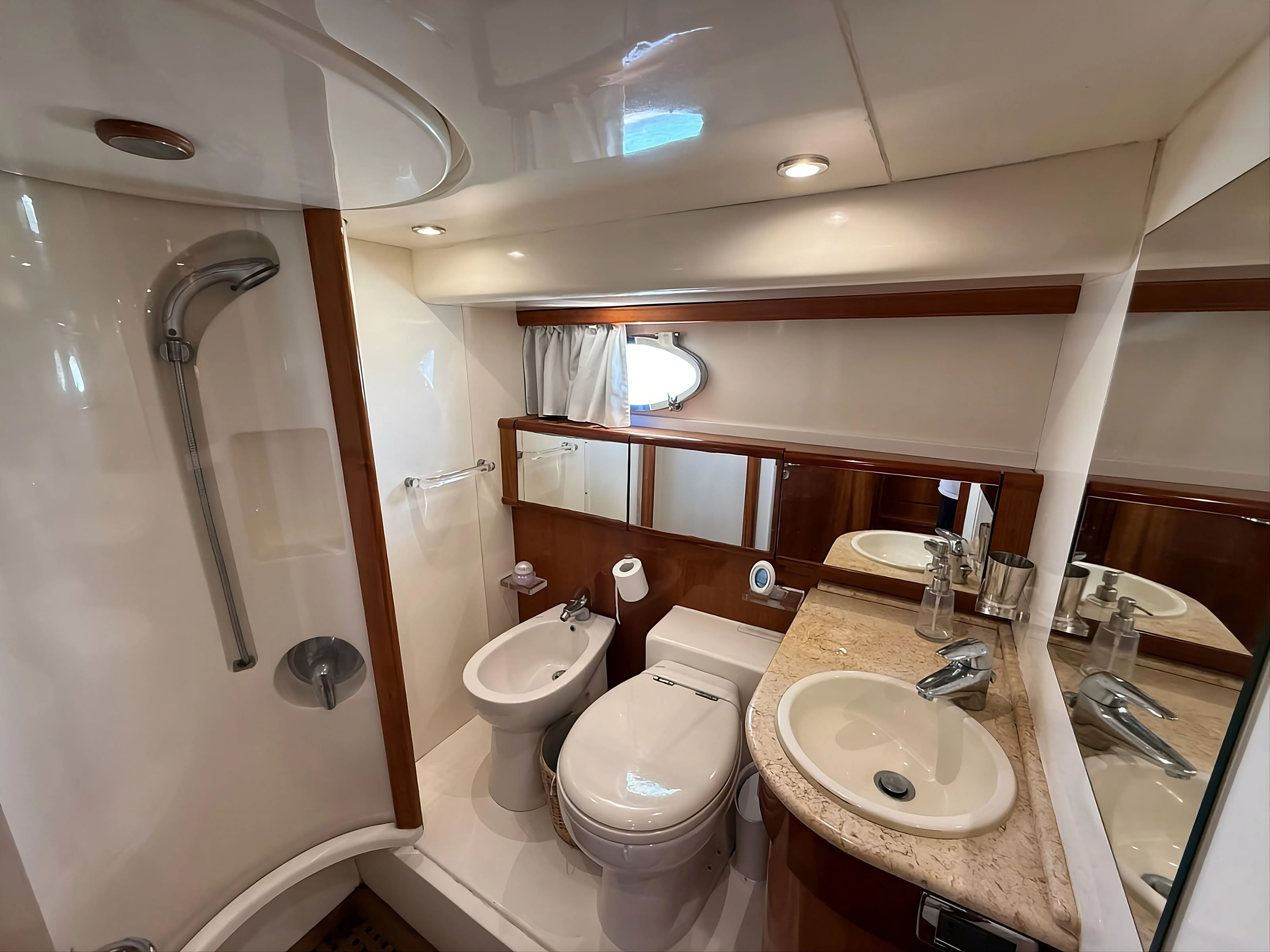 Conam 58S Terry Blue — yacht photo 10