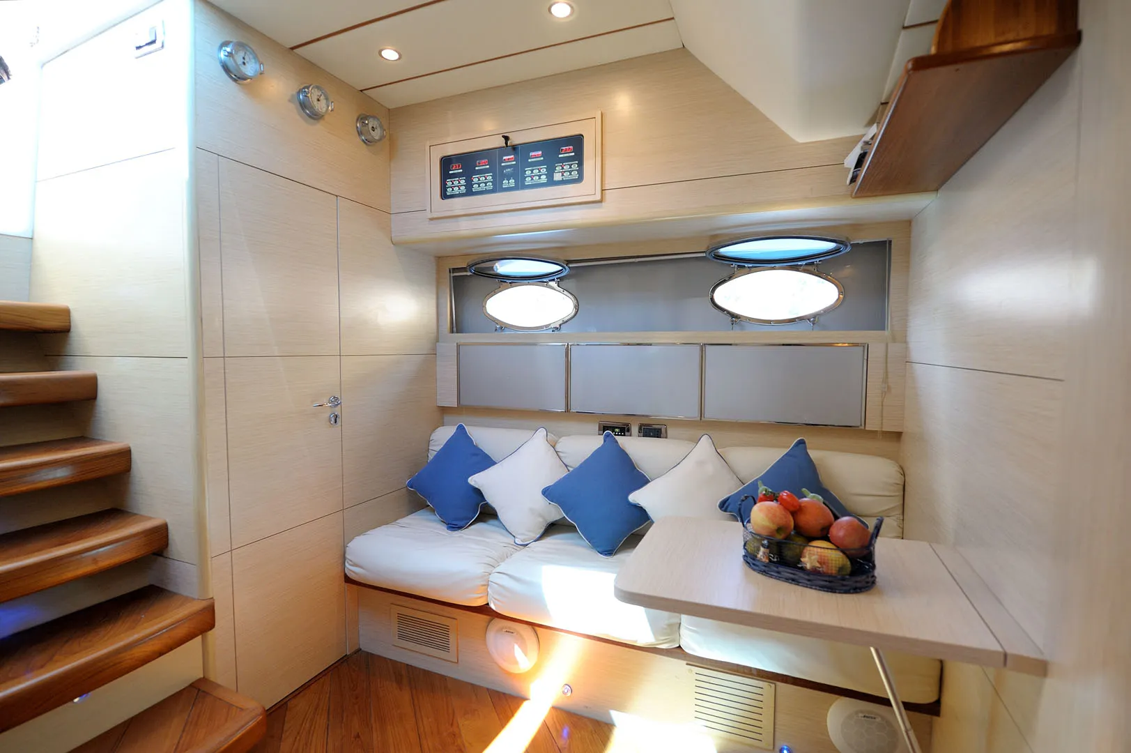 Conam 58S Terry Blue — yacht photo 14
