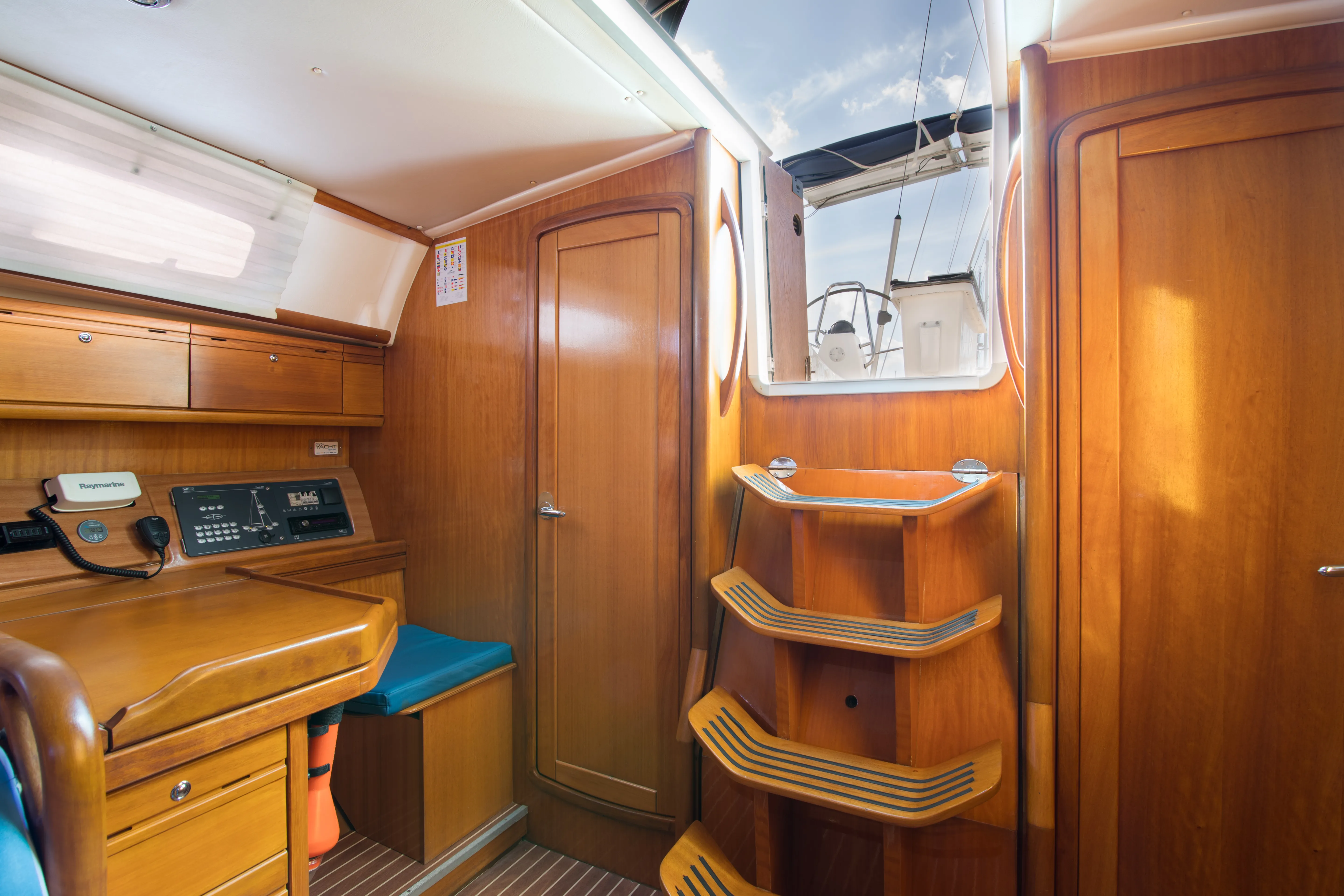 Bavaria 40 Cruiser — фотография яхты 13
