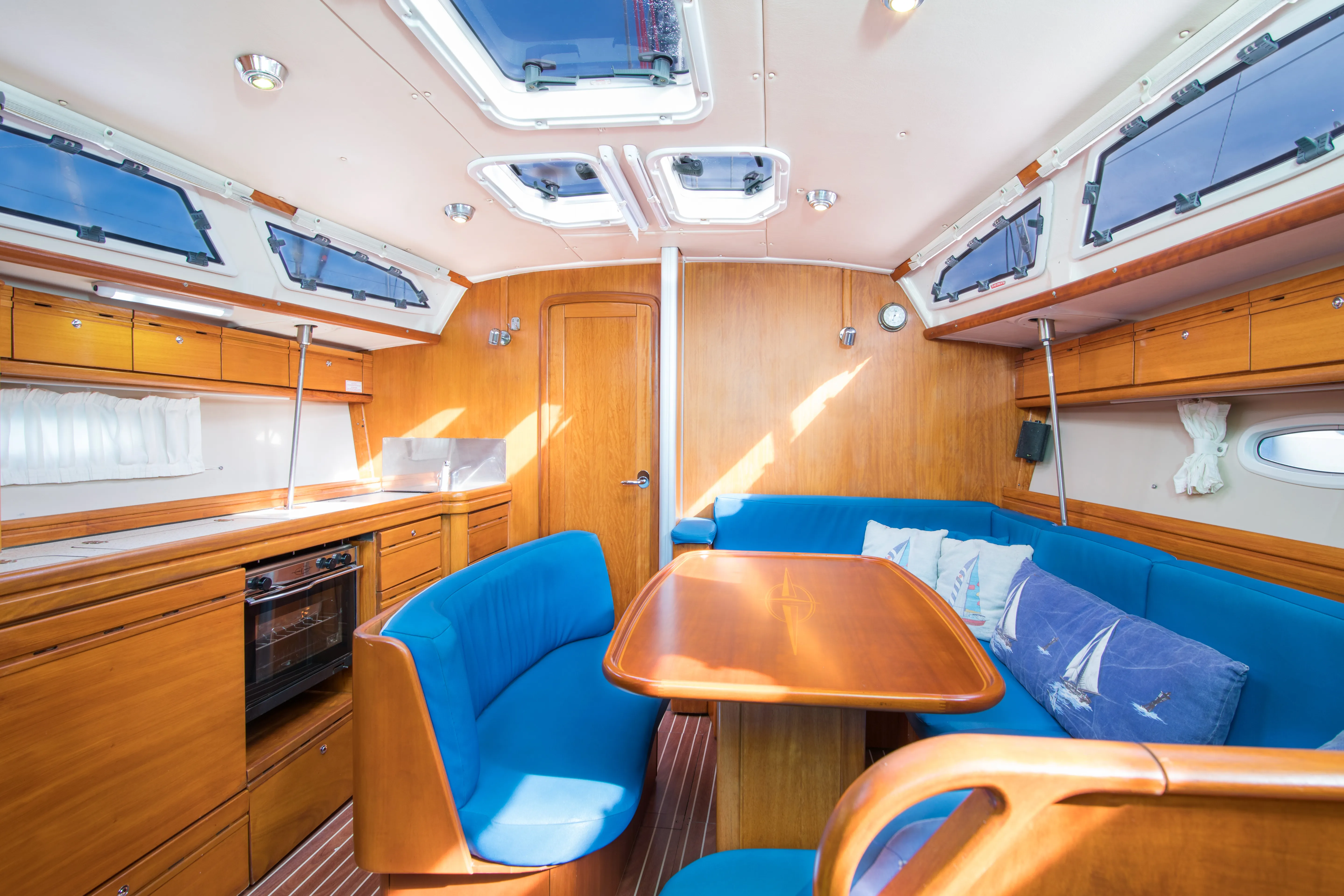 Bavaria 40 Cruiser — фотография яхты 4
