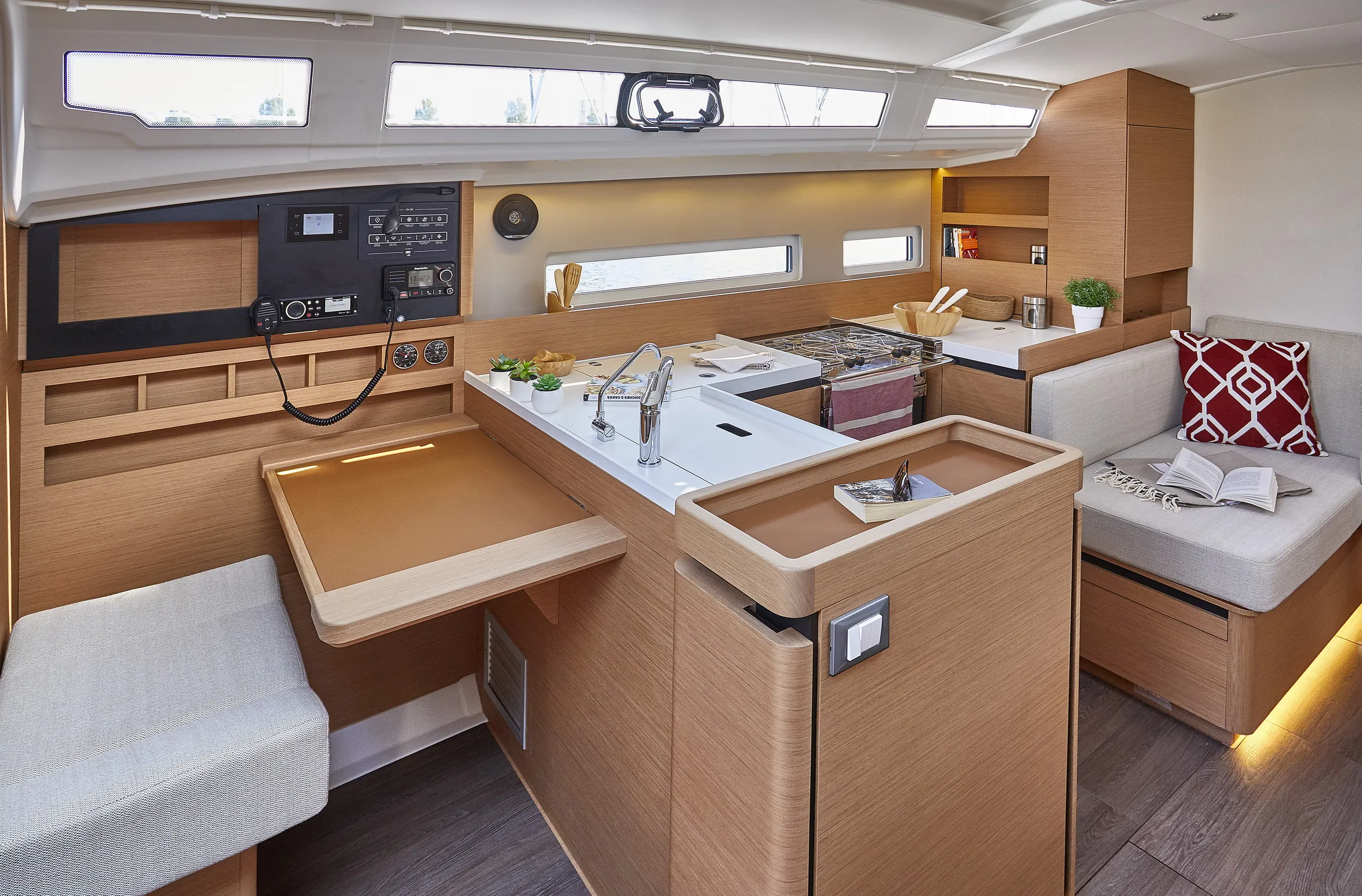 Sun Odyssey 410 Magic Moments — фотография яхты 3