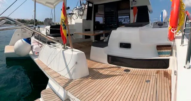 Lagoon 42 Side — yacht photo 2