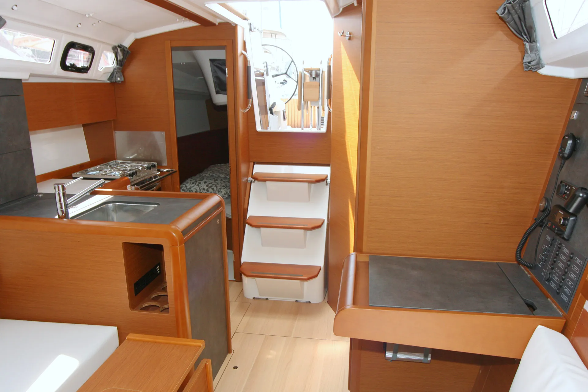 Sun Odyssey 349 Marie — фотография яхты 6