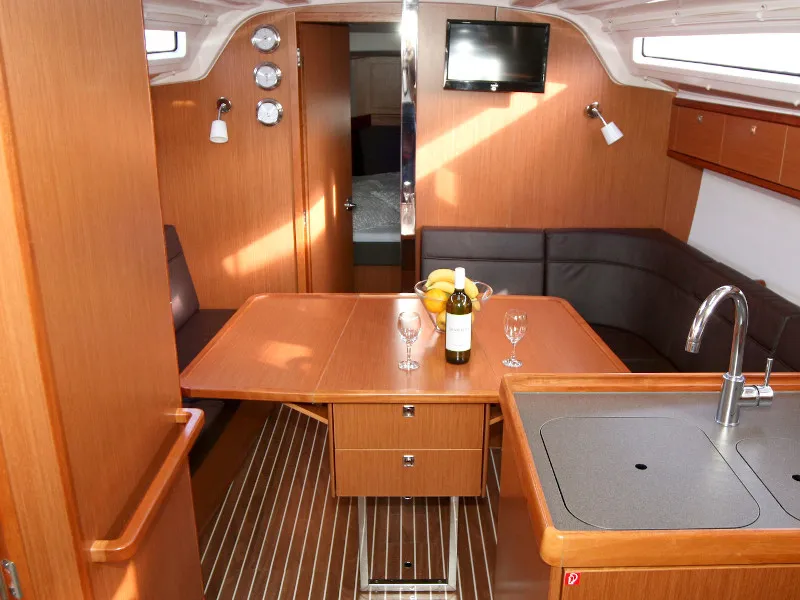 Bavaria Cruiser 37 Bibi — фотография яхты 17