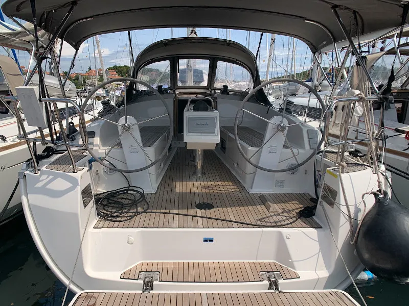 Bavaria Cruiser 37 Bibi — фотография яхты 20