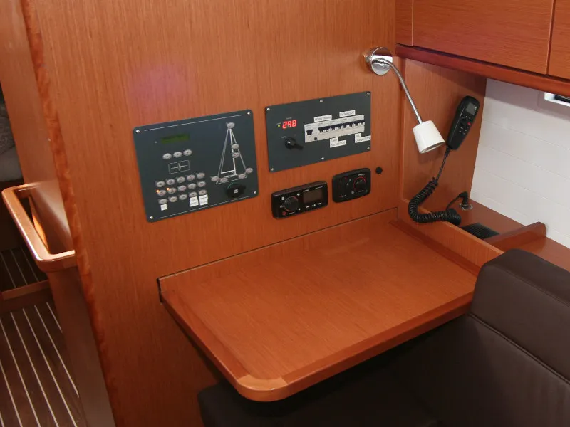 Bavaria Cruiser 37 Bibi — фотография яхты 13