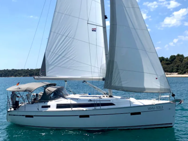 Bavaria Cruiser 37 Bibi — фотография яхты 10