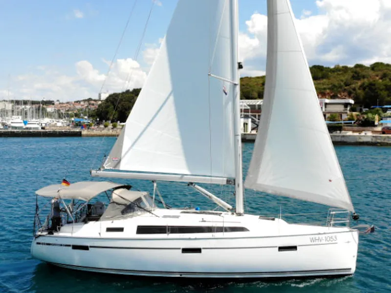 Bavaria Cruiser 37 Bibi — фотография яхты 5