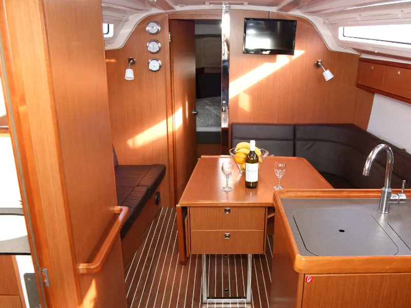 Bavaria Cruiser 37 Bibi — фотография яхты 1