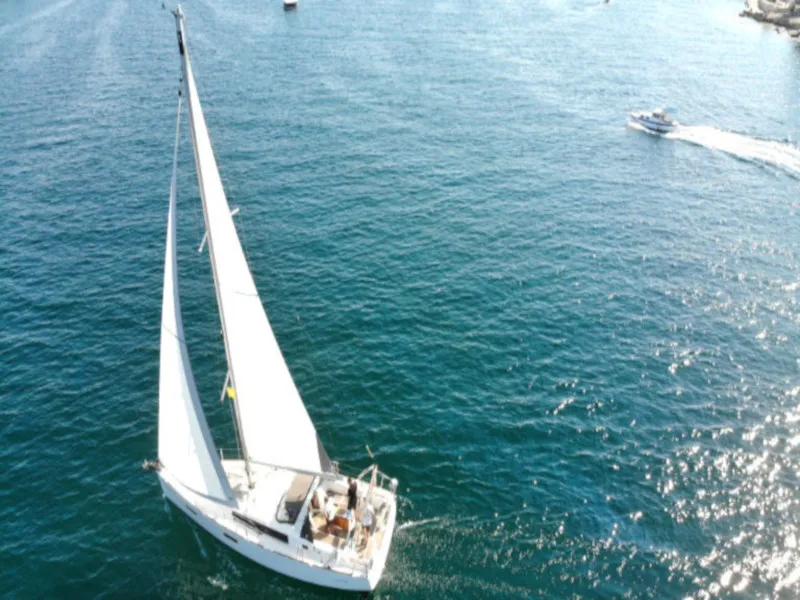 Oceanis 38 Olli — фотография яхты 11