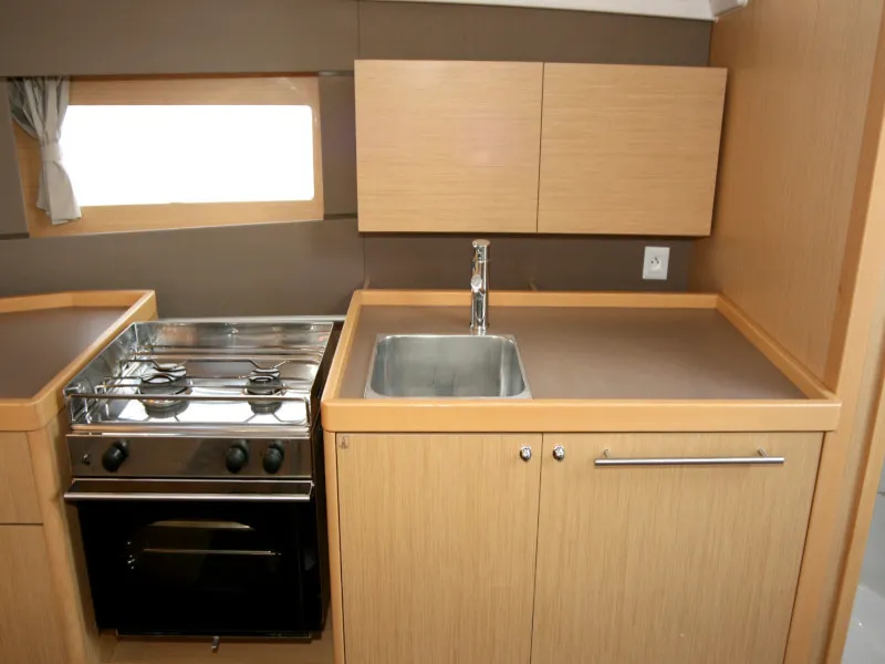 Oceanis 38 Olli — фотография яхты 14