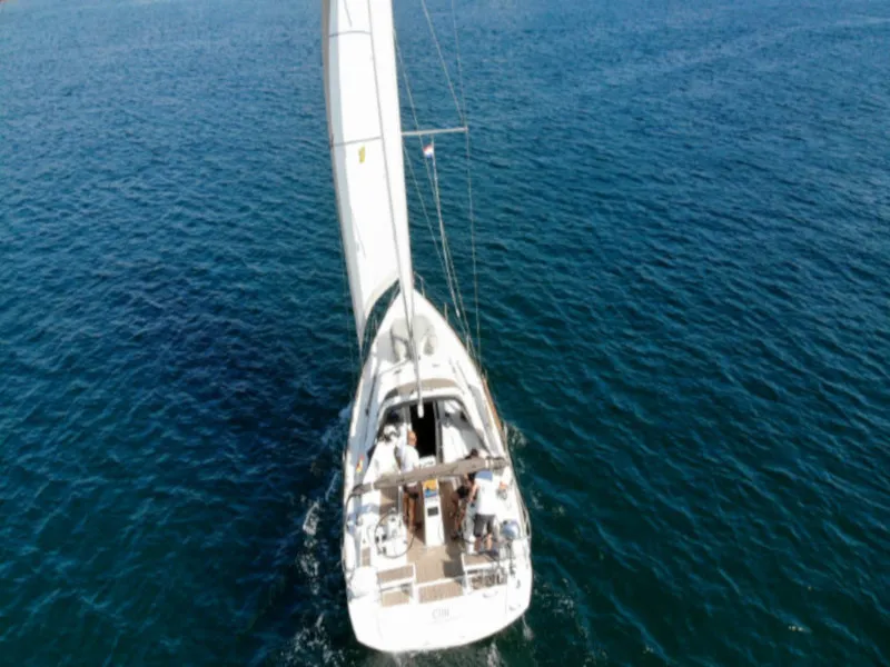 Oceanis 38 Olli — фотография яхты 20