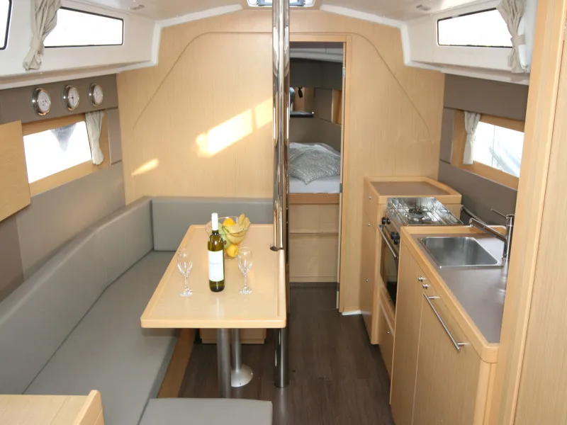 Oceanis 38 Olli — фотография яхты 18