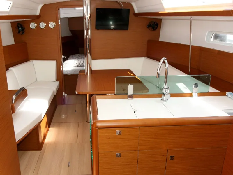 Sun Odyssey 389 Tina — фотография яхты 20
