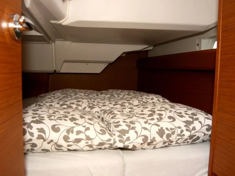 Sun Odyssey 389 Tina — фотография яхты 12