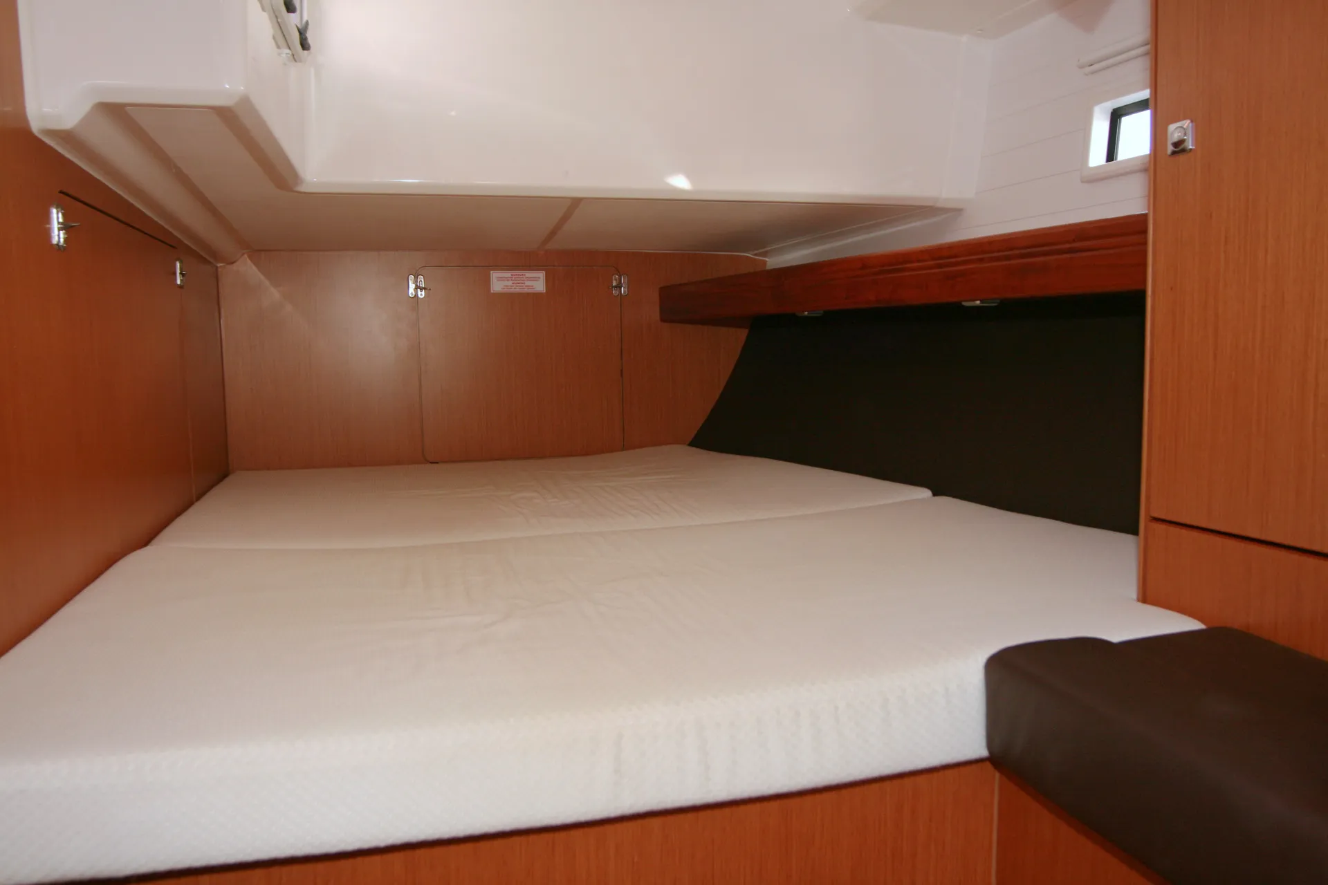 Bavaria Cruiser 46 Beef — фотография яхты 25