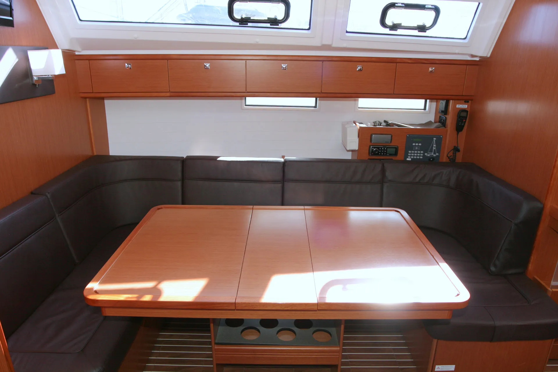 Bavaria Cruiser 46 Beef — фотография яхты 6